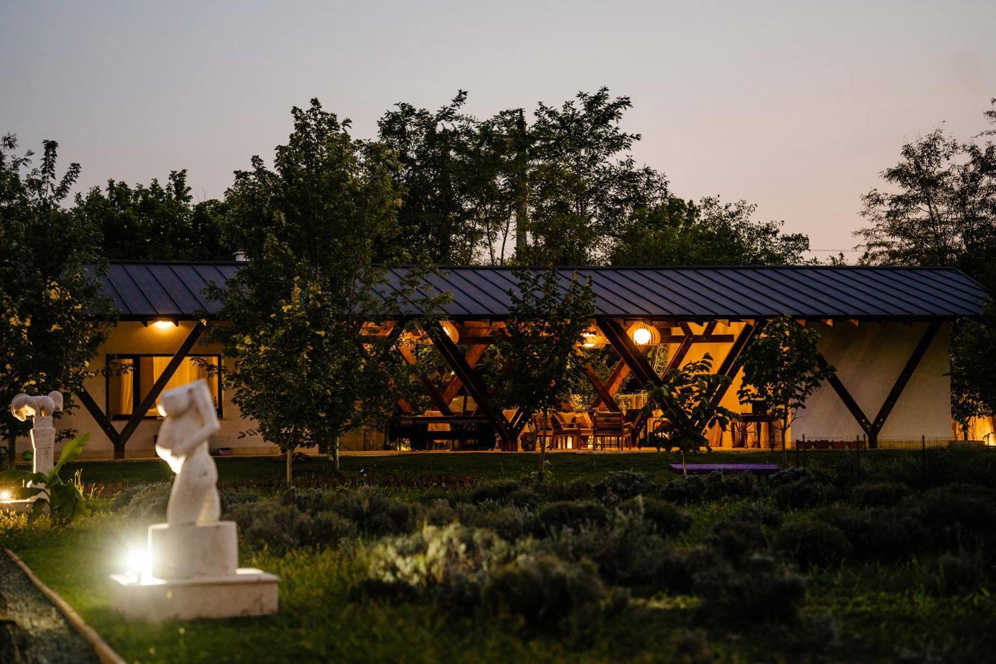The Tribe Alpaca Retreat Hotel Branesti Екстериор снимка